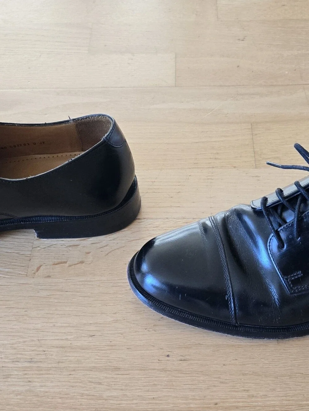 Cole Haan: 9.5 size men black cap-toe classic oxford shoes